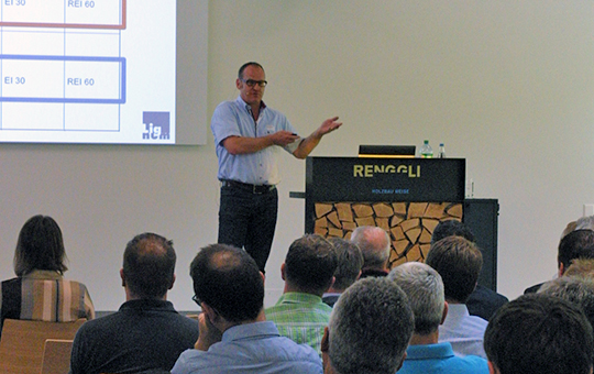 Reinhard Wiederkehr vom Holzingenieurbüro Makiol + Wiederkehr AG am Netzwerkanlass von Renggli